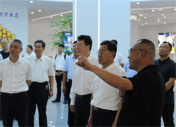 山東省人大常委會副主任、黨組書記楊東奇等一行蒞臨山東鑫高益調研